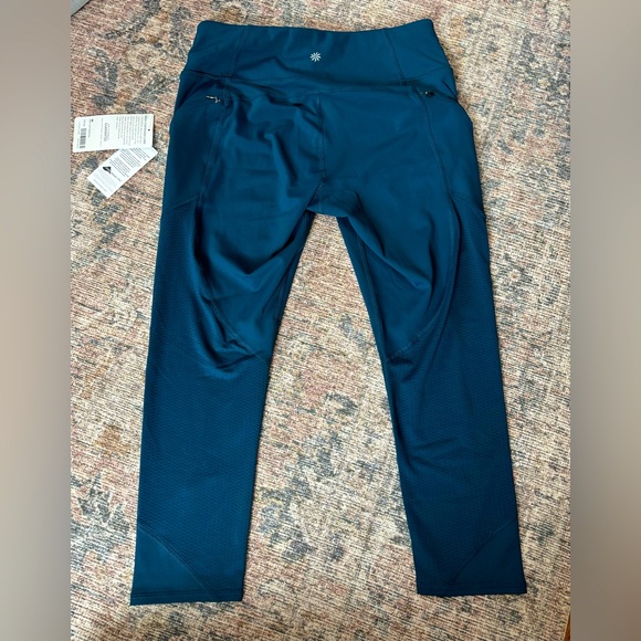 Athleta Mesh Contender Capris (Size: Medium) - Picture 2 of 3